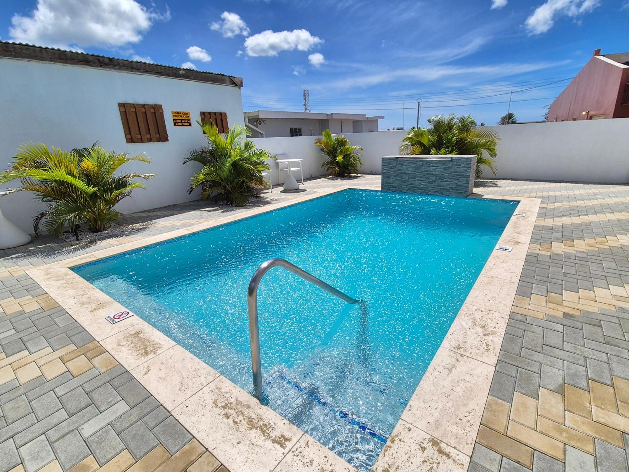 Ocean Breeze Apartments In Aruba Oranjestad Bagian luar foto